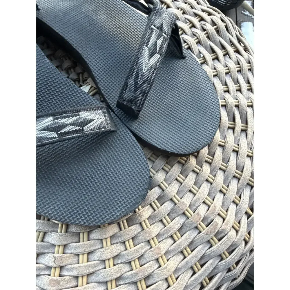 Teva Original Universal Men's US 9 Adjustable Outdoor grey black Sandals.